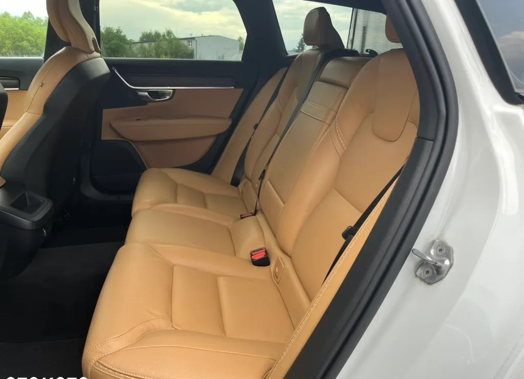 Volvo V90 Cross Country cena 122900 przebieg: 188000, rok produkcji 2019 z Cieszanów małe 781